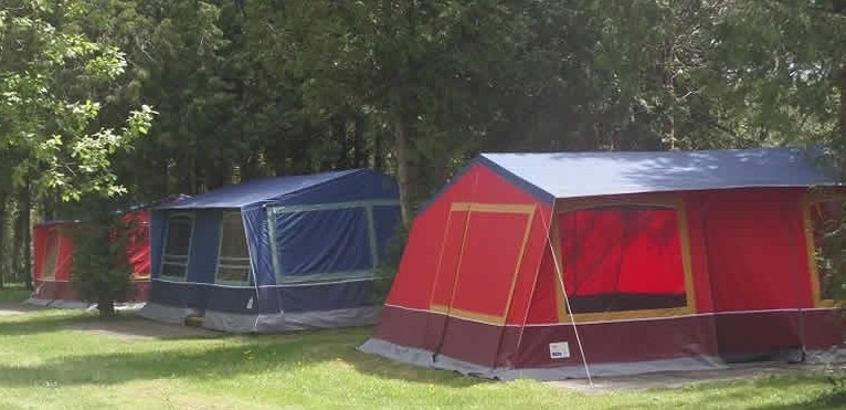 camping-la-perle-creuse-Tente Rétro-4 personnes-vue extérieure