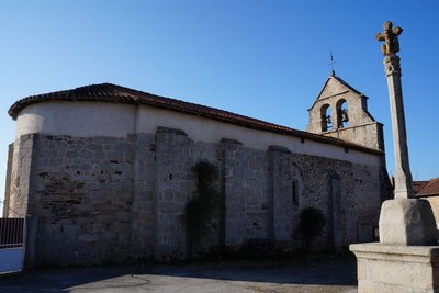 Église et croix monumentale