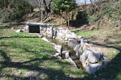 Flayat-Fontaine-abreuvoir de Randeix