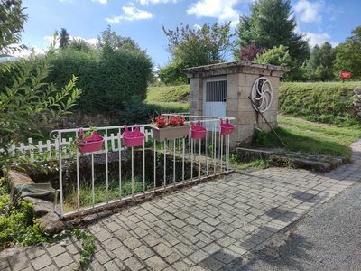 Lavoir ouvert et puits