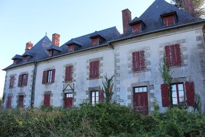 Anciennes écuries des Monts