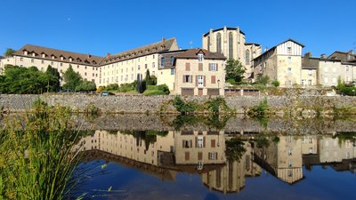 Vue sur la Collégiale et l'ancien couvent depuis les bords de Vienne - Pré Lanaud
