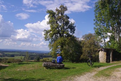 Panorama depuis la butte de Sainte-Anne, à proximité du puits, devant l'église
