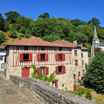 Vue depuis le Pont de Noblat sur l'église Saint-Martial